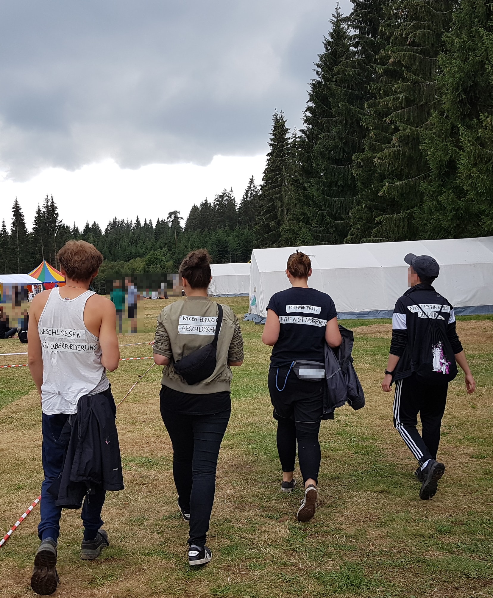 personen auf dem camp